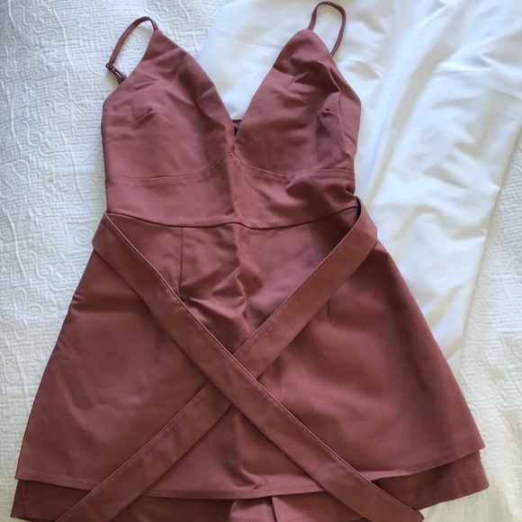 Cute fitted skort romper! - Picture 1 of 5